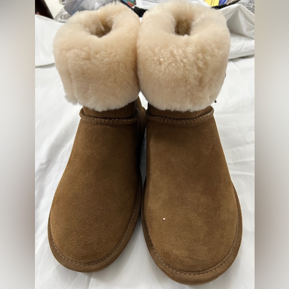Bearpaw Abby Sheepskin Lined Boots size: 6